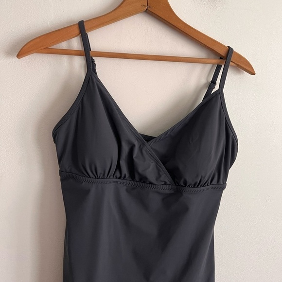 Garnet Hill Adjustable strap tankini top - Picture 2 of 6